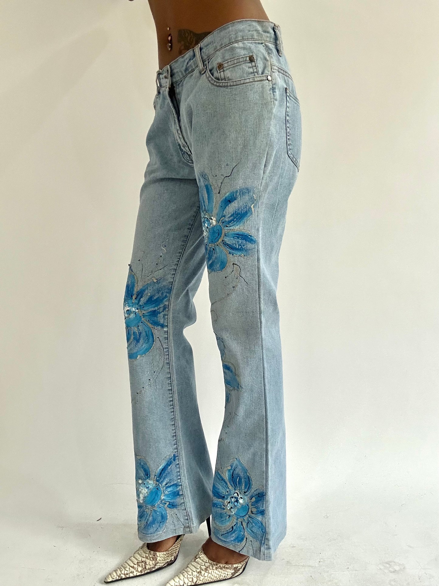 BEST PICKS | small/medium blue floral jeans