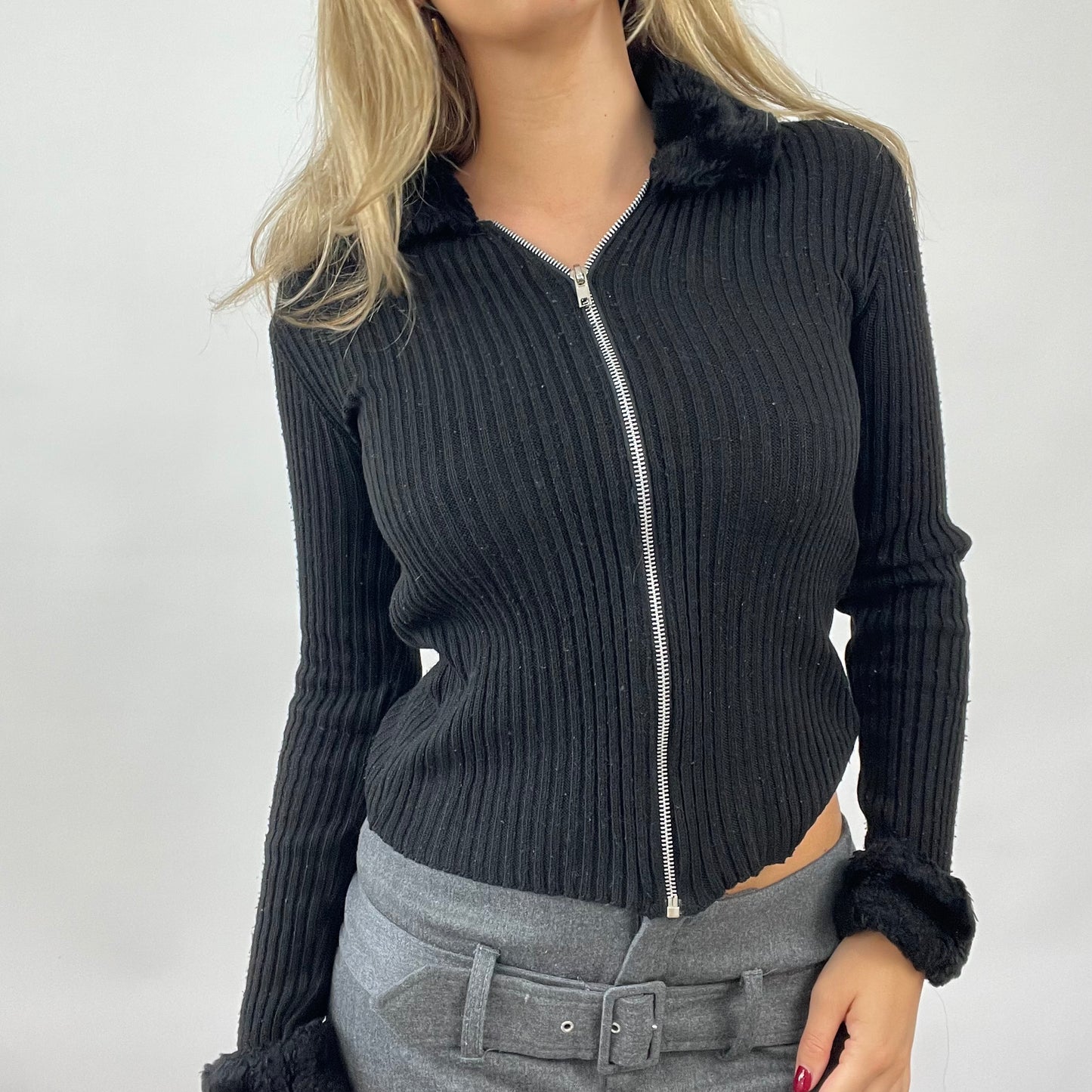 90s MINIMALISM DROP | small black cardigan with fur detail