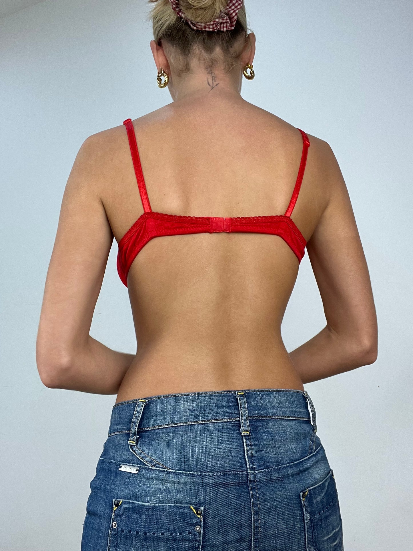 DATE NIGHT | large red lace bra