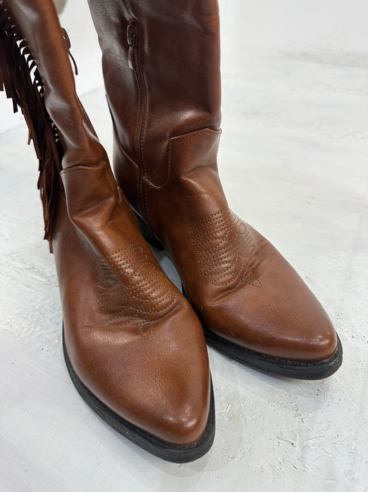 ⭐️vintage edit: indie sleaze | UK7 brown faux leather fringe boots