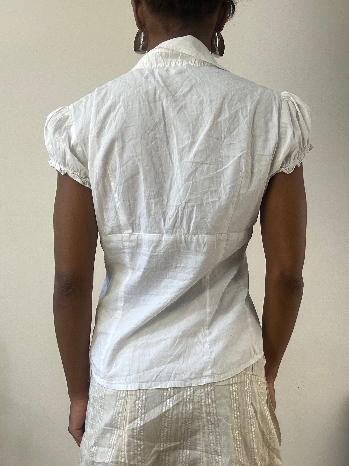 AUTUMN EDIT | small white blouse with button details
