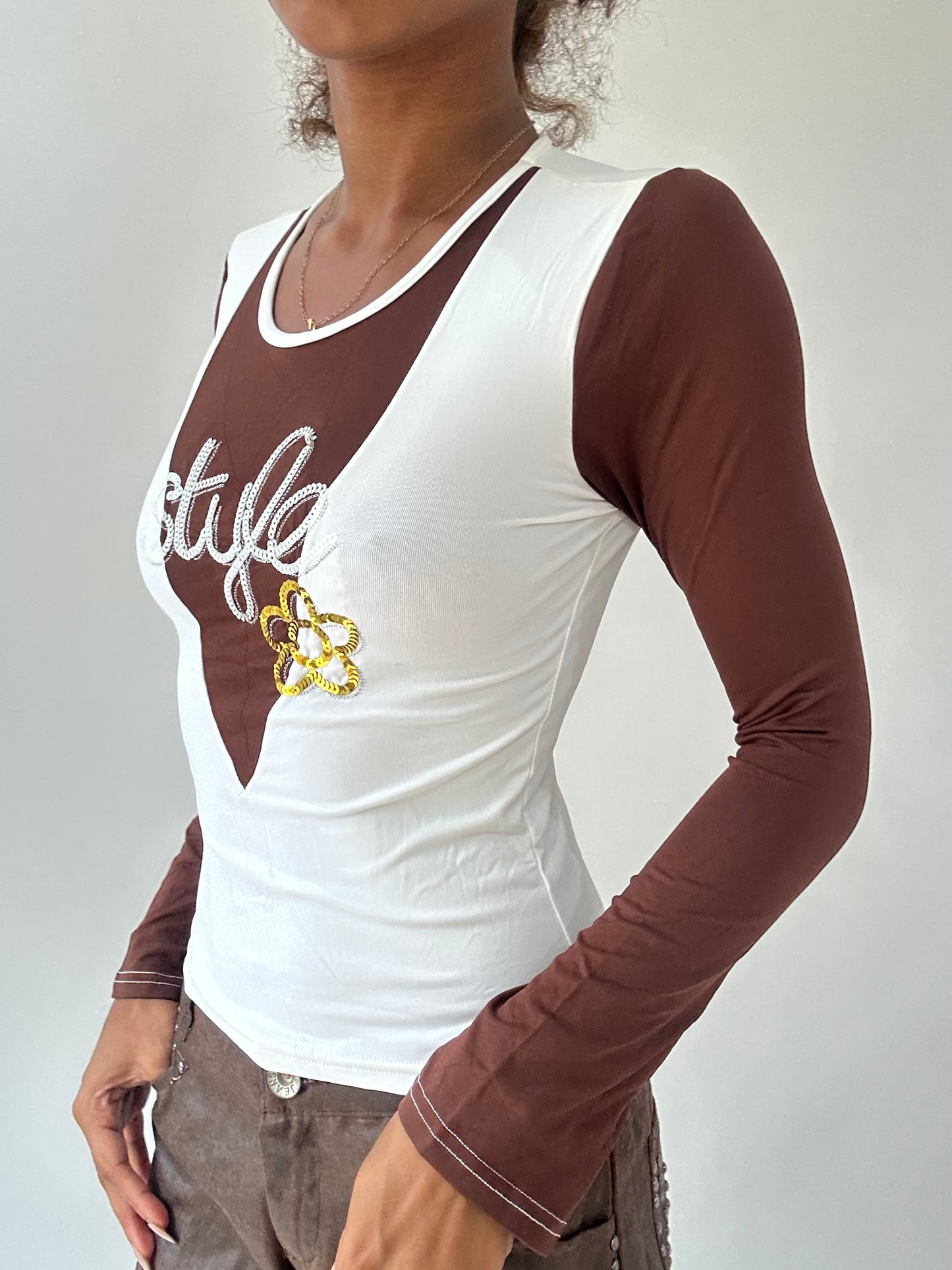 💻‼️ | small white and brown long sleeve top with sequin details