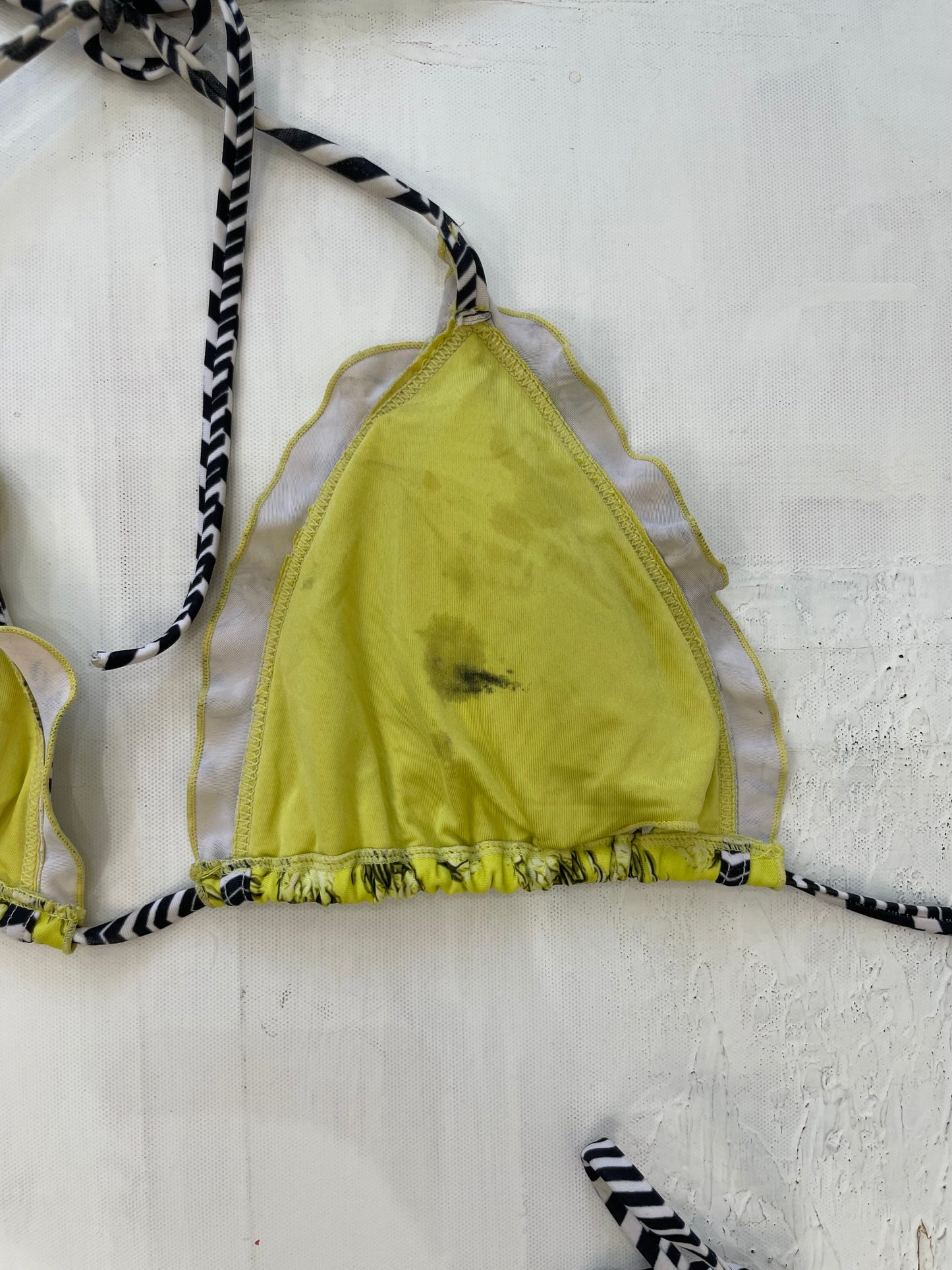 VINTAGE PICKS | medium neon yellow bikini set