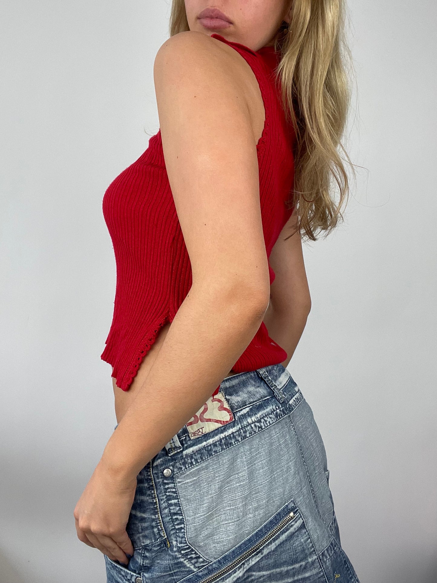 💻 ADDISON RAE DROP | small red ribbed collared top