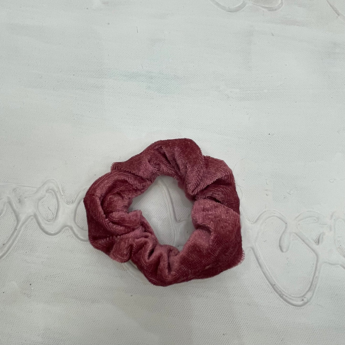 💻⭐️ | dusky pink velvet scrunchie