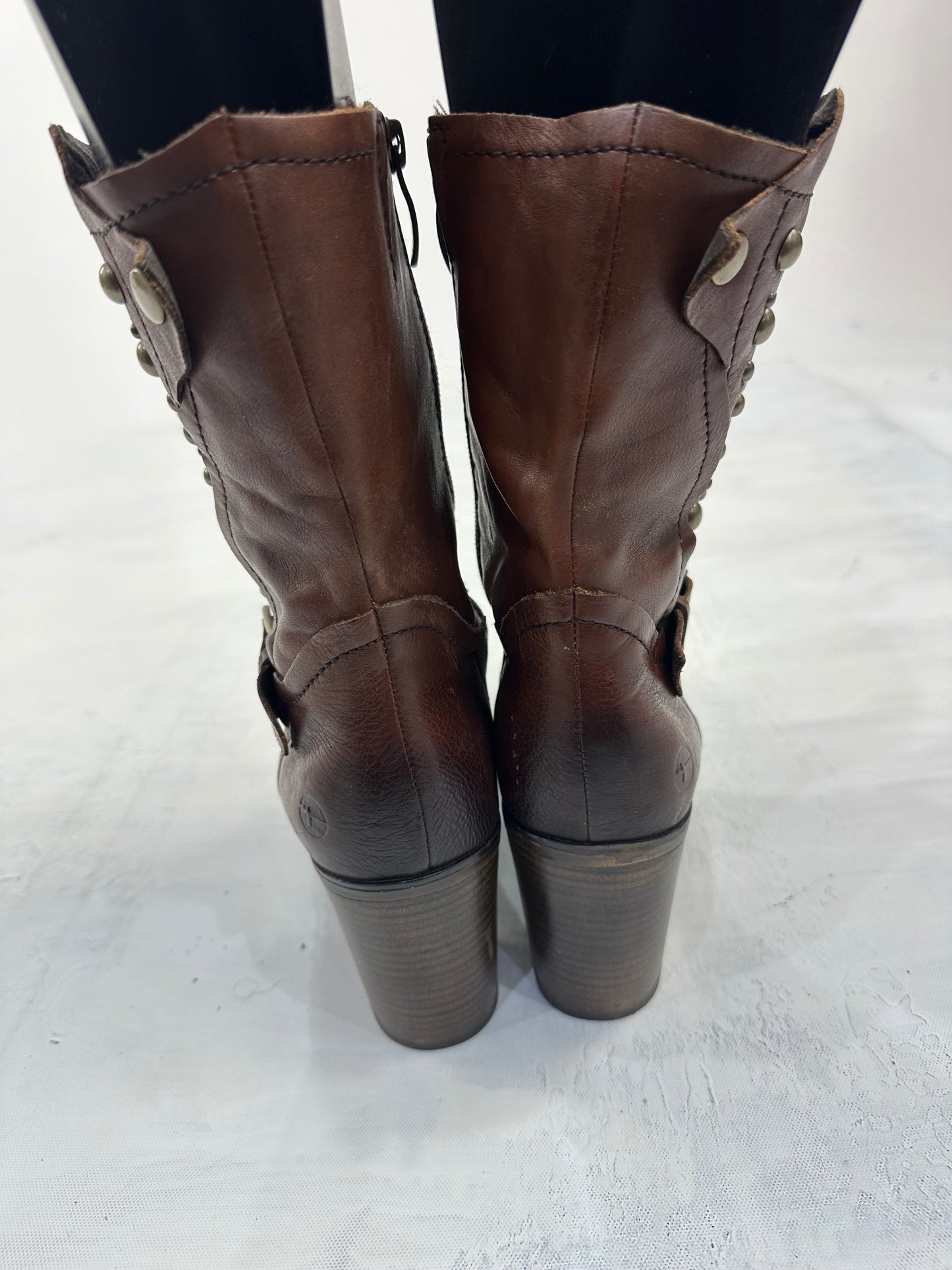 ⭐️vintage edit: indie sleaze | UK6.5 brown faux leather boots with gold studding