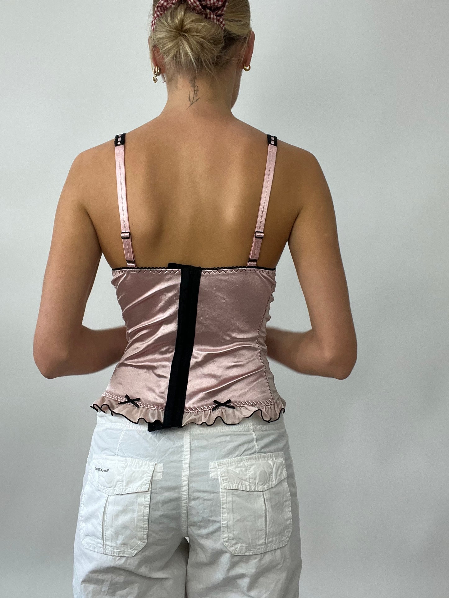 💻 PUB GARDEN DROP | small pink satin corset with black stitching
