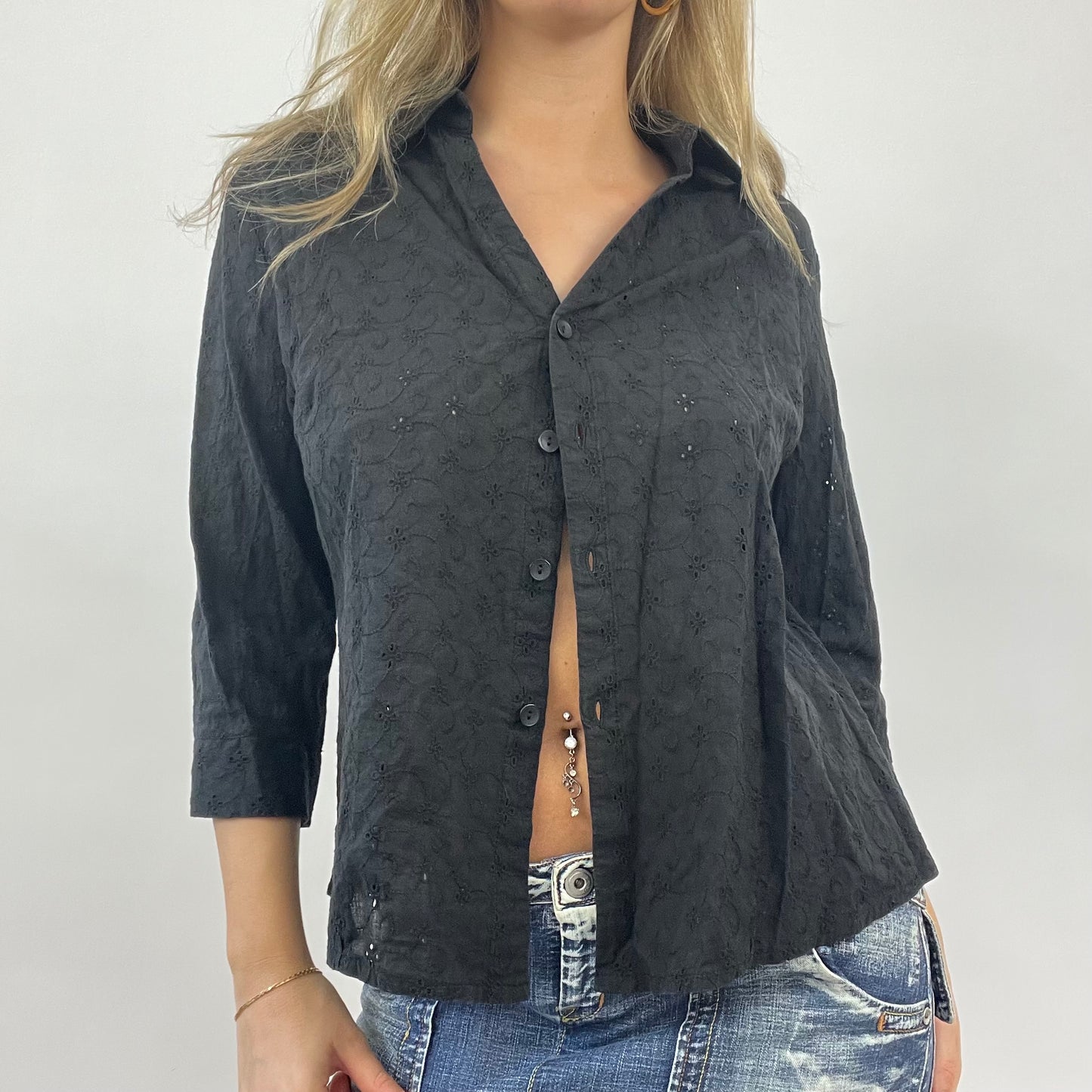 JEANS AND A NICE TOP DROP | small black broderie shirt