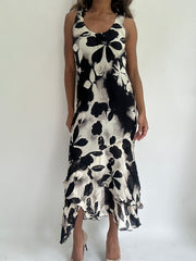 wedding guest drop | taille: S · couleur: blanc + noir · matière: résille · article: robe · détails: surcouche + longueur midi