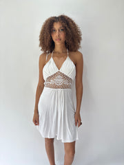 festival drop | taille: M · couleur: blanc · matière: crochet · article: robe · détails: encolure dos-nu + longueur mini