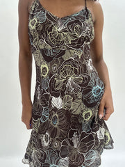 wedding guest drop | taille: S/M · couleur: marron · article: robe · détails: fleuri + longueur midi