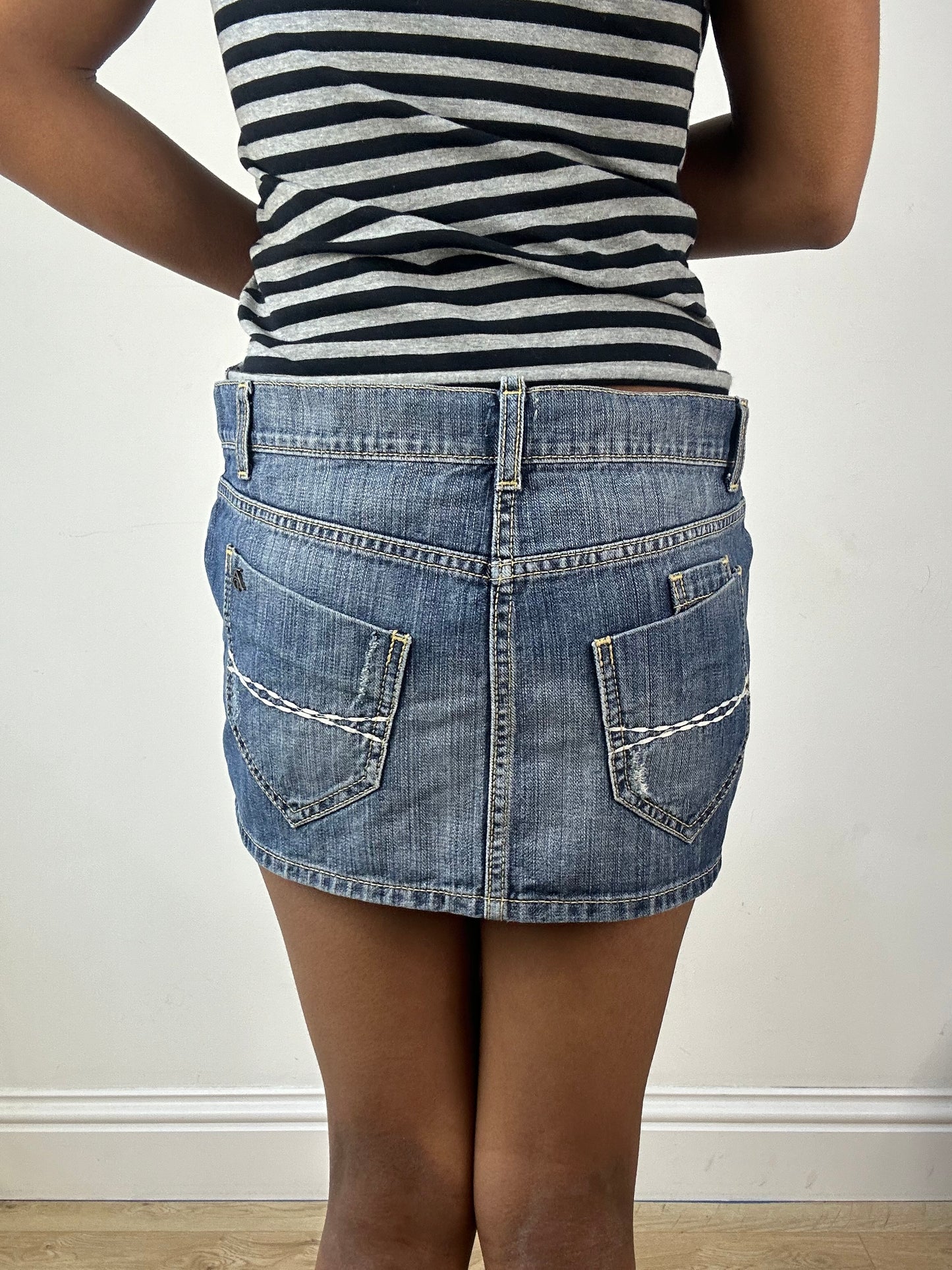 vintage edit eighteen | medium blue denim mini skirt