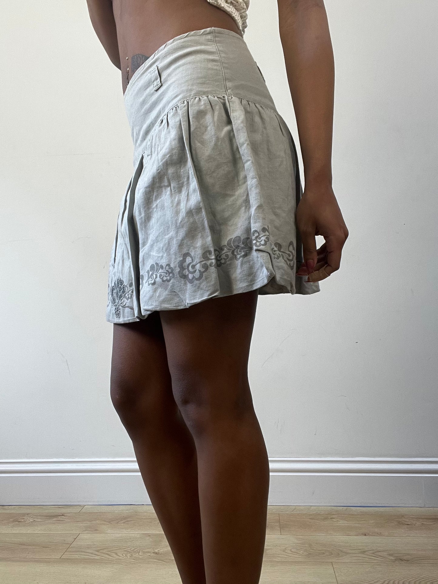 BEST PICKS | small grey united colours of benettom mini skirt with floral print