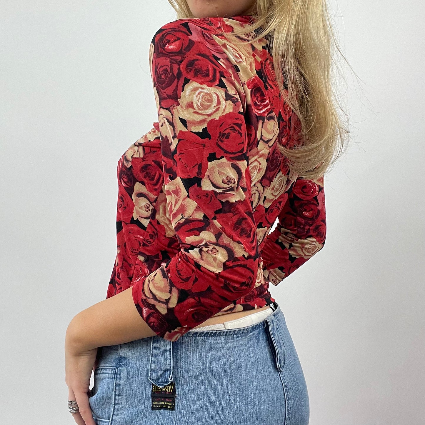 💚💻 GALENTINES DAY DROP | small red rose print 3/4 length sleeve top