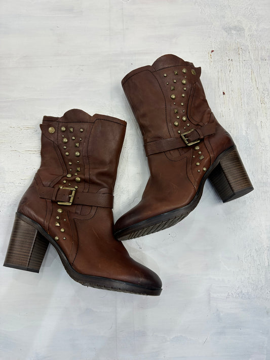 ⭐️vintage edit: indie sleaze | UK6.5 brown faux leather boots with gold studding