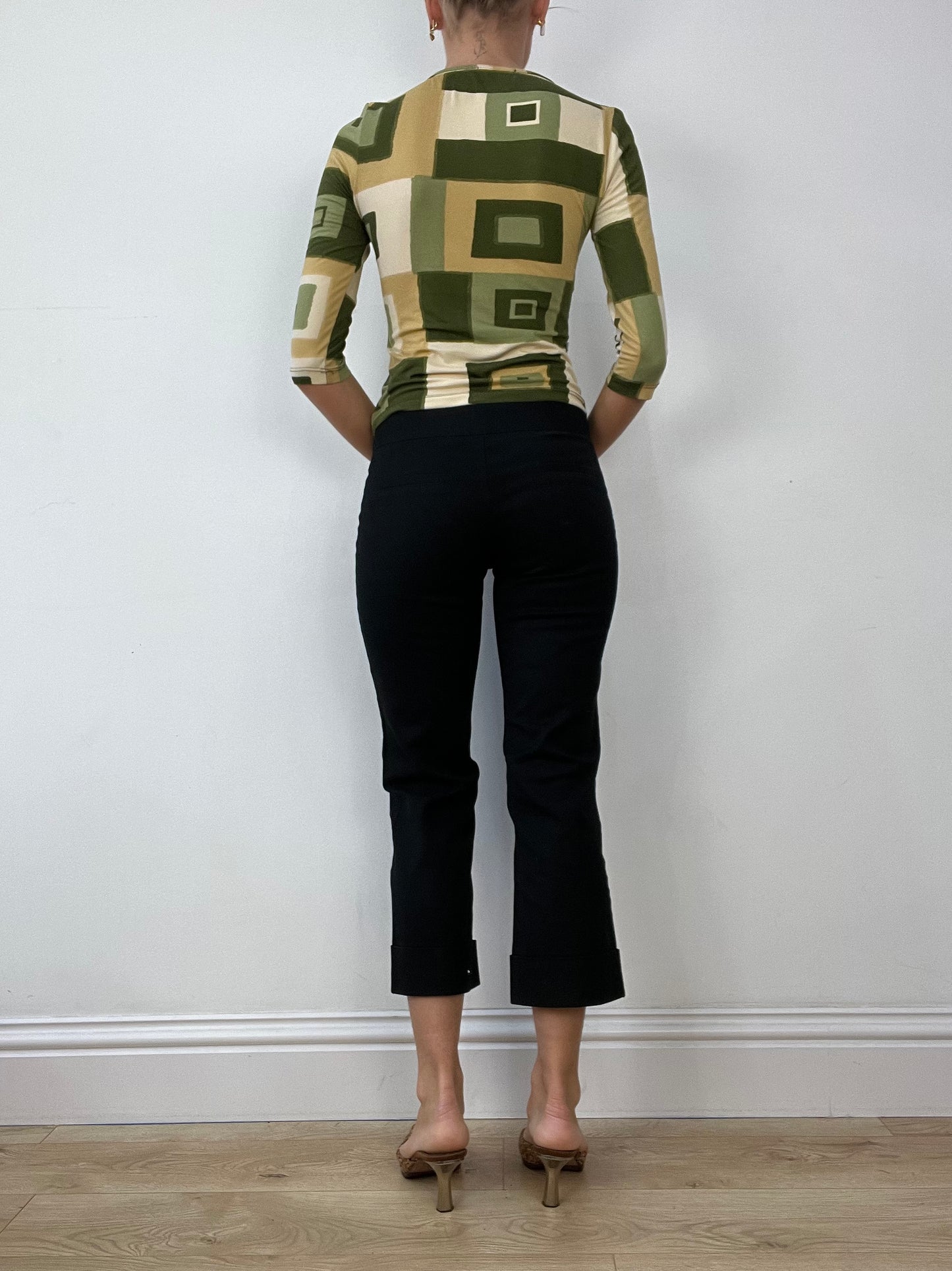 💻 LIBRARIAN CORE | medium green and beige abstract print top
