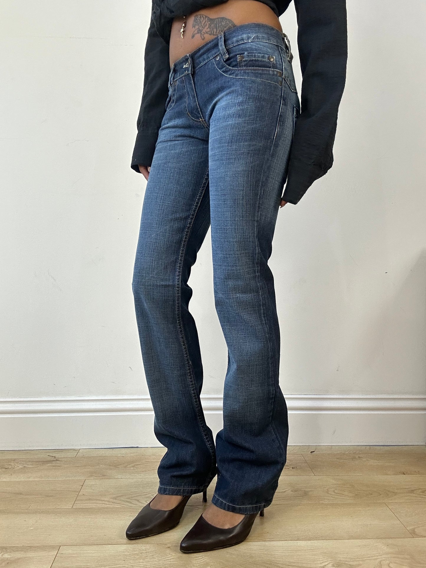 vintage edit fifteen | extra small light blue denim d&g style jeans with logo pocket
