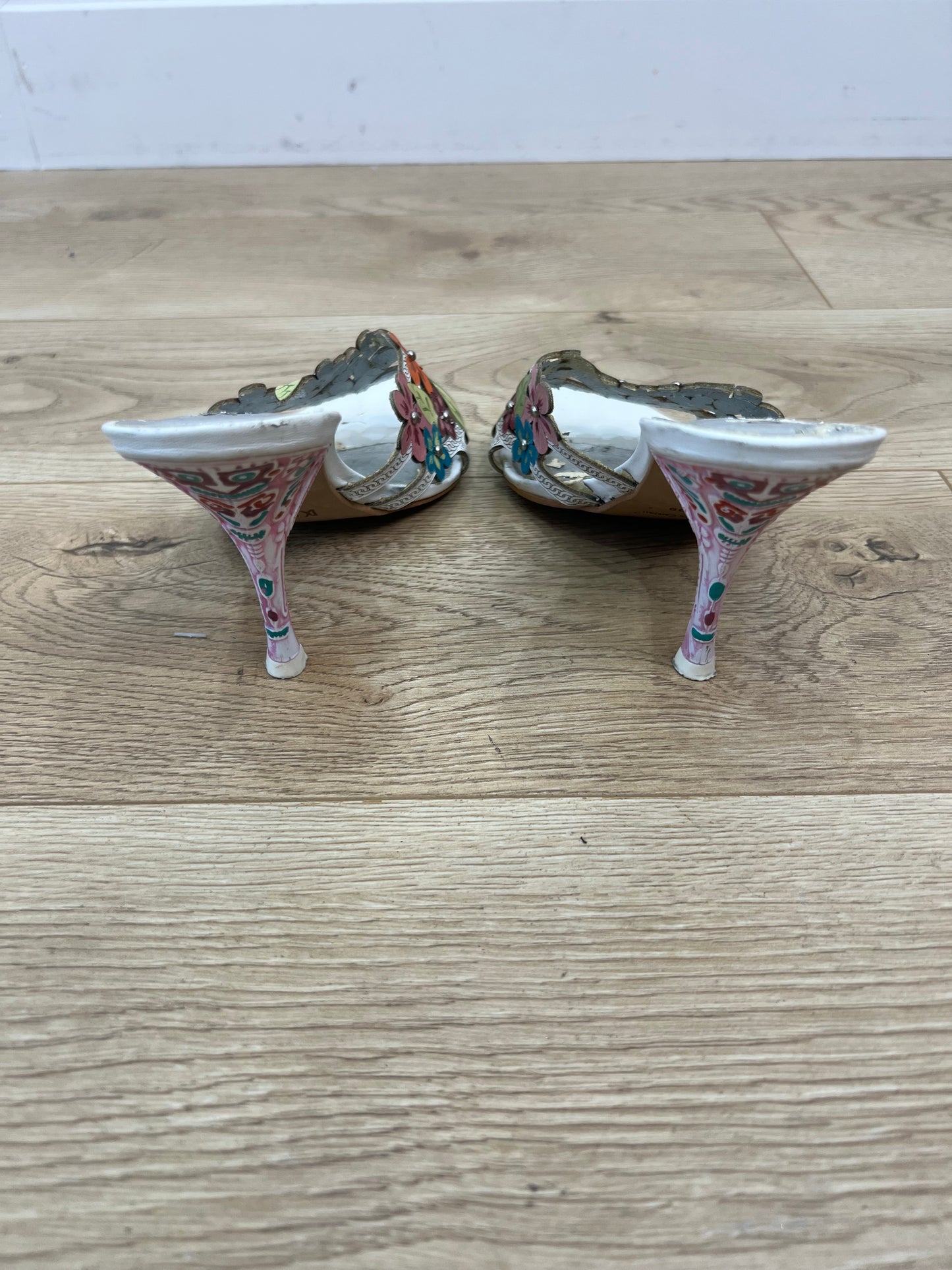 vintage edit fourteen | uk 3 white floral kitten heels