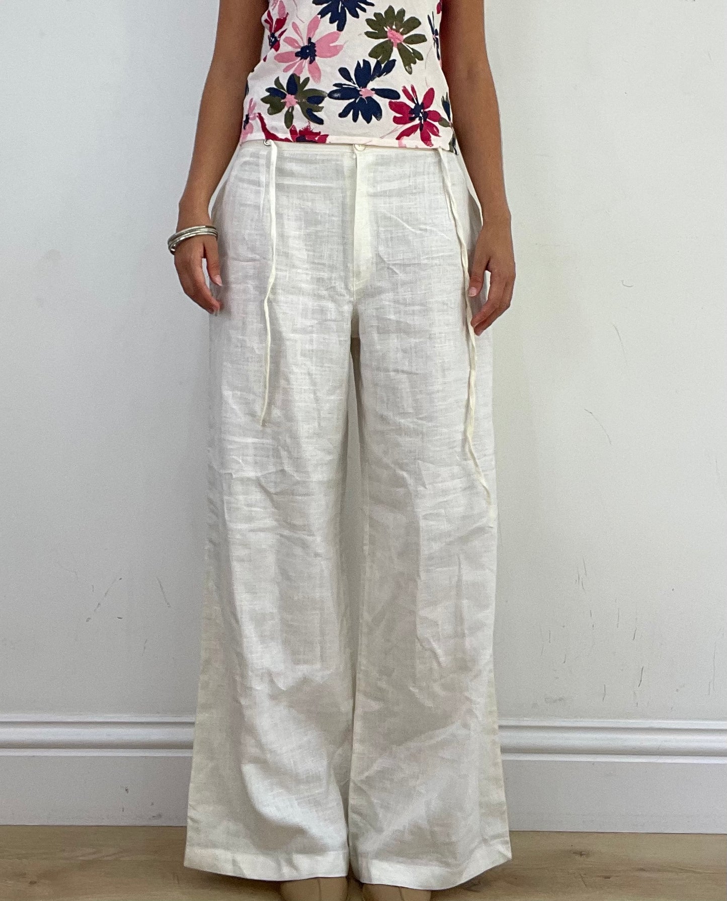 VINTAGE PICKS | small white mid rise linen trousers