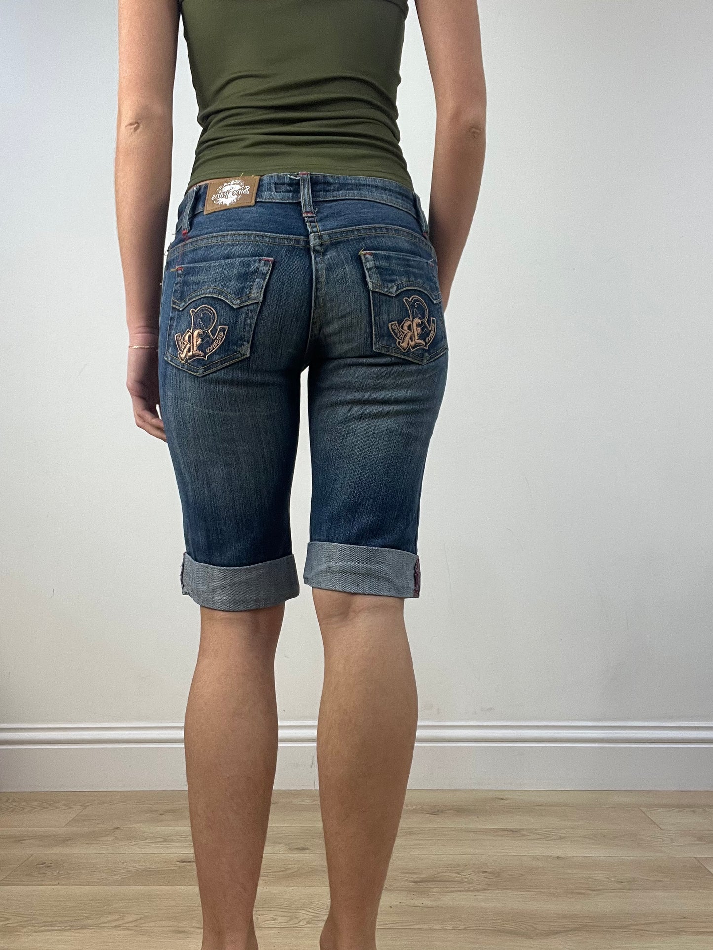 BEST PICKS | small dark wash denim shorts