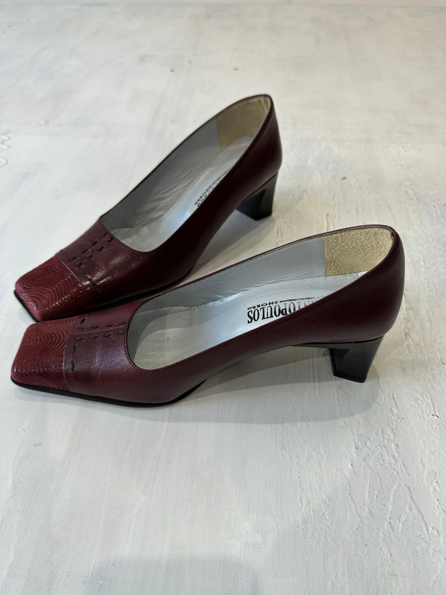 ⭐️BEST PICKS | UK 5 burgundy court shoe with square toe