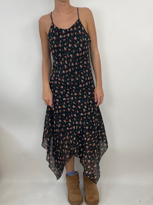 💻ADDISON RAE DROP | small black floral dress with asymmetric hem