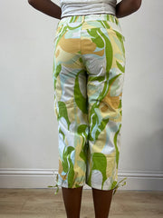 BEST PICKS | small green capri trousers with abstract print
