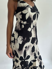 wedding guest drop | taille: S · couleur: blanc + noir · matière: résille · article: robe · détails: surcouche + longueur midi
