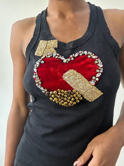 💚vintage edit thirty-one | talla: S · color: negro + rojo · prenda: top de tirantes · detalles: flecha + corazones + detalle