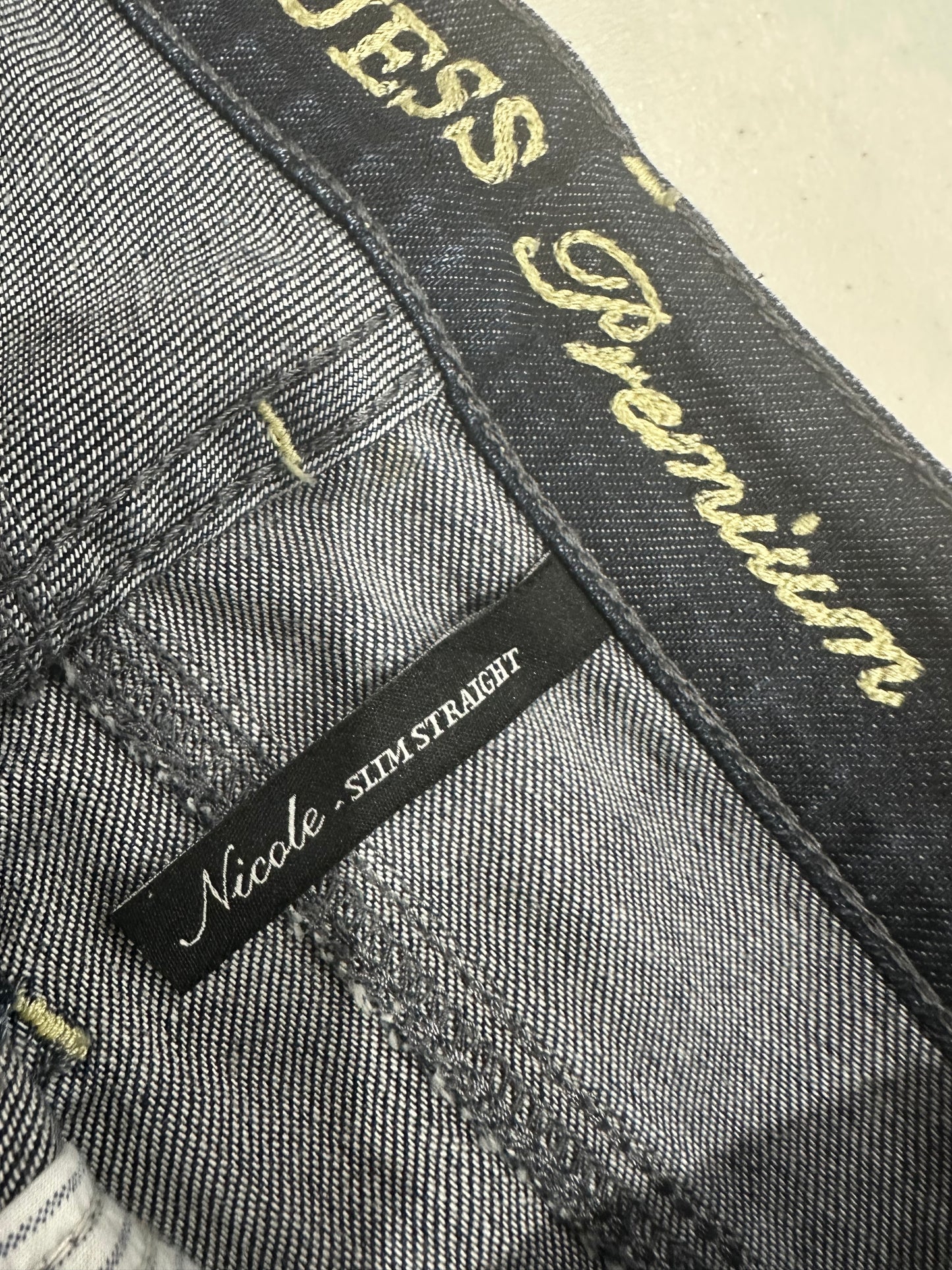 BEST PICKS | small blue guess denim jeans