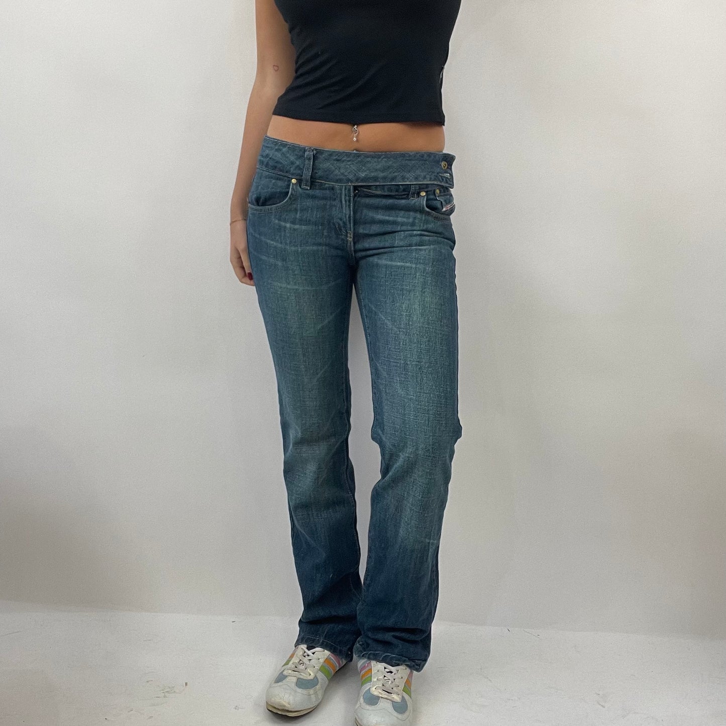 ‼️JEANS AND A NICE TOP DROP | dark blue diesel jeans with double button detail