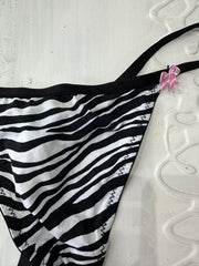 vintage edit: valentine’s day | taille: M · couleur: noir · article: string · détails: zèbre + motif