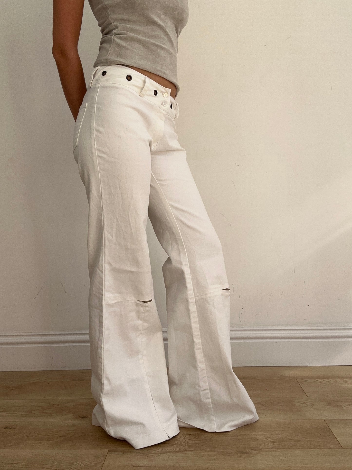 BEST PICKS | small white flared trousers with eyelet detail