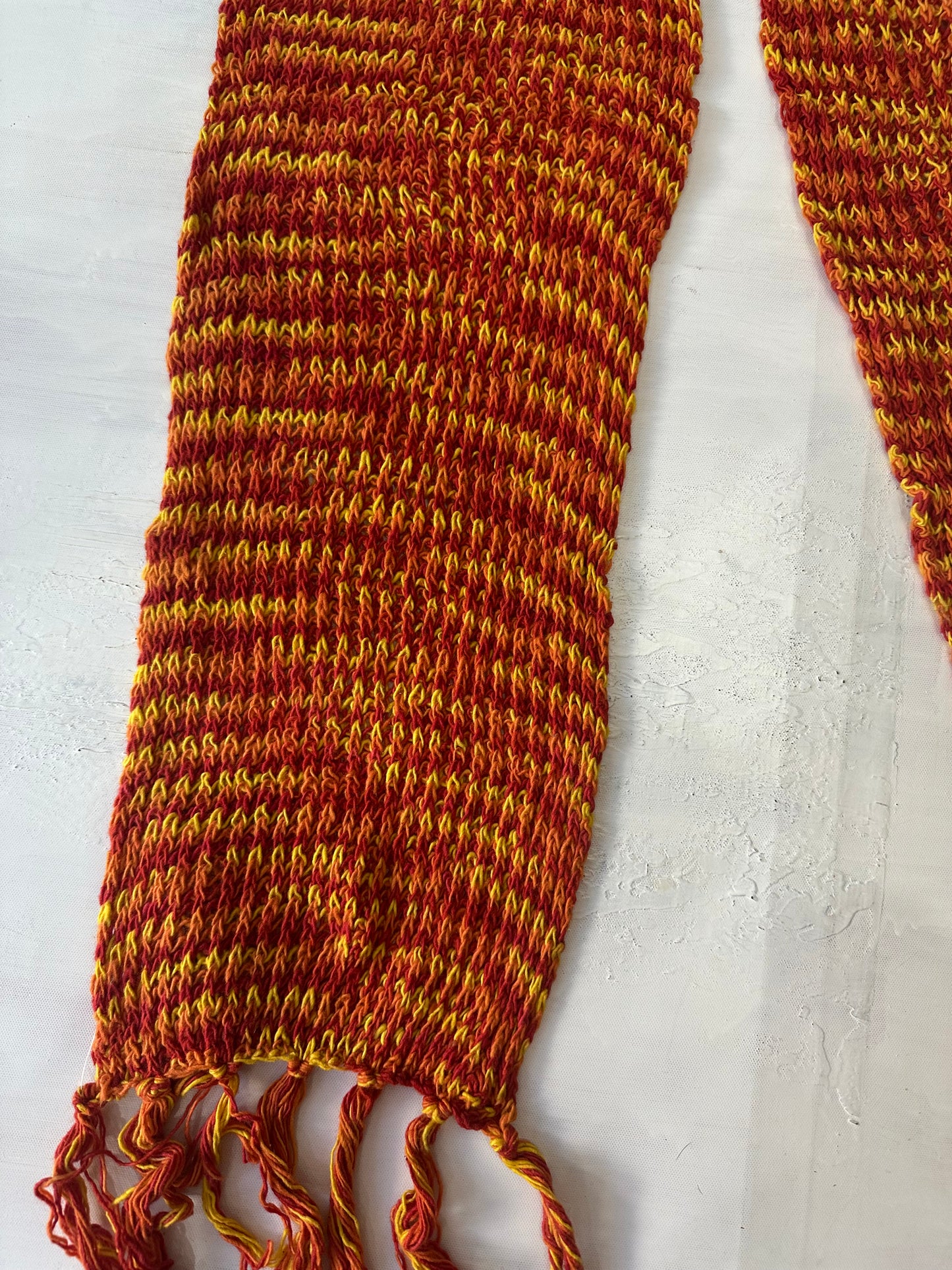 💻‼️ BEST PICKS | one size orange and yellow knit scarf