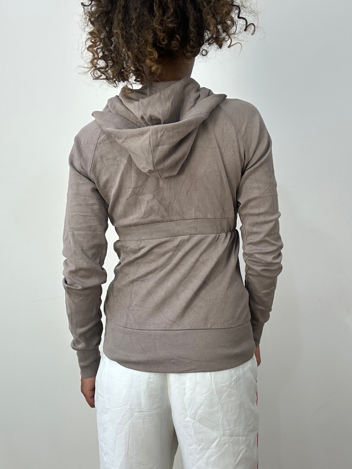 athleisure edit | small grey/brown zip up jacket