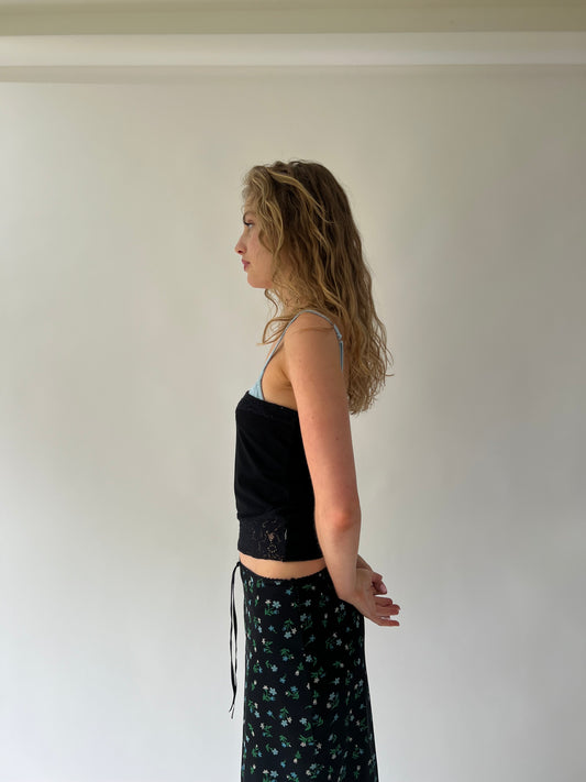 SATC drop | pequeño top de bandeau negro con detalle de borde de encaje