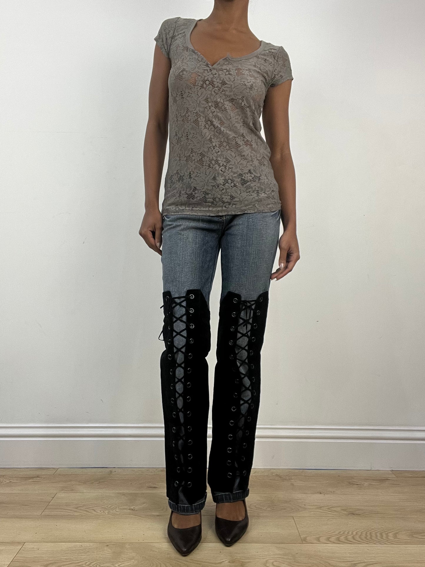 vintage edit: indie sleaze | small brown short sleeve lace top