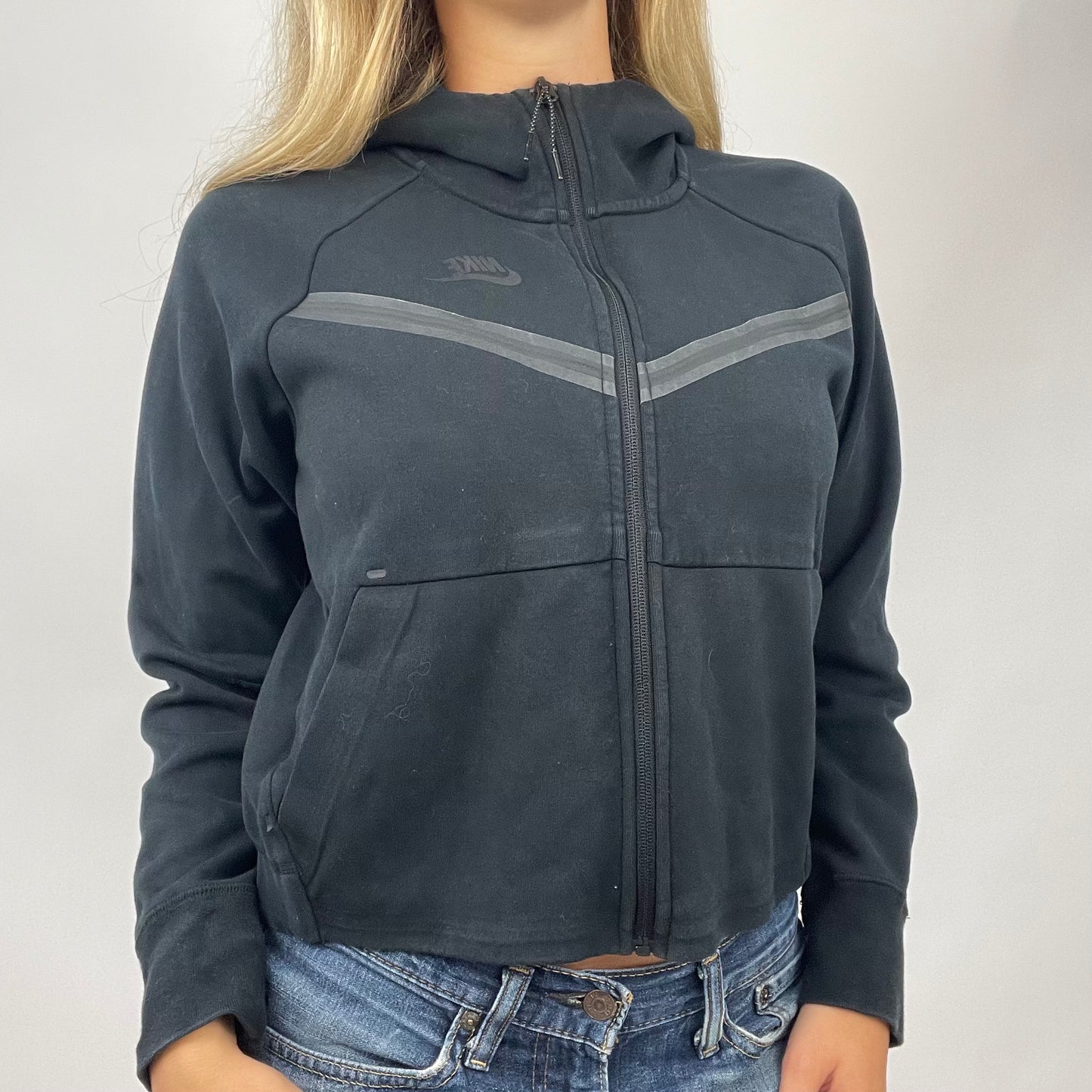 HAILEY BIEBER DROP | XS black nike hoodie