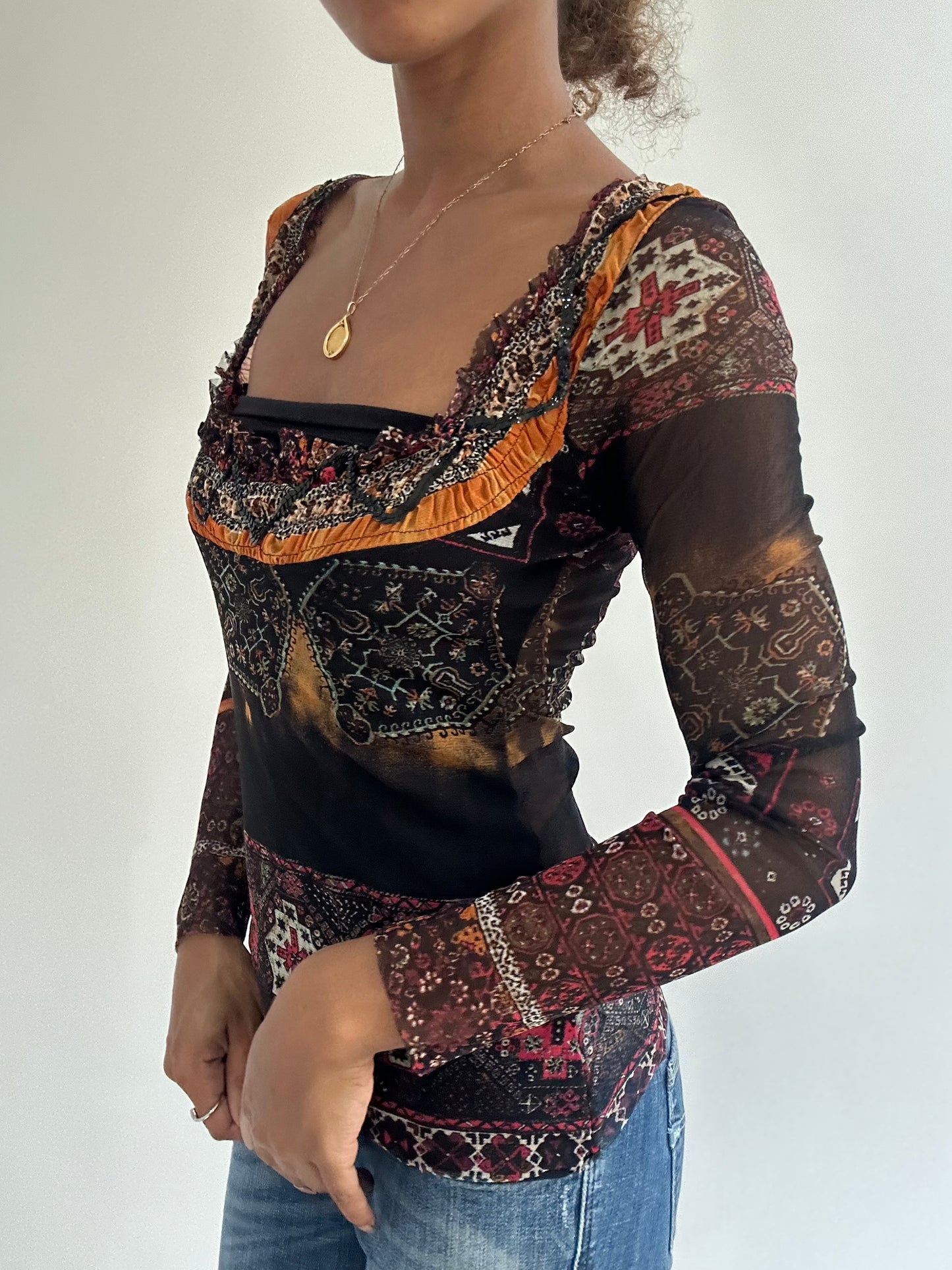 BEST PICKS | small black patterned long sleeve top