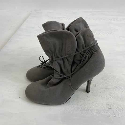 ⭐️90s MINIMALISM DROP | old label next grey lace up boot heels