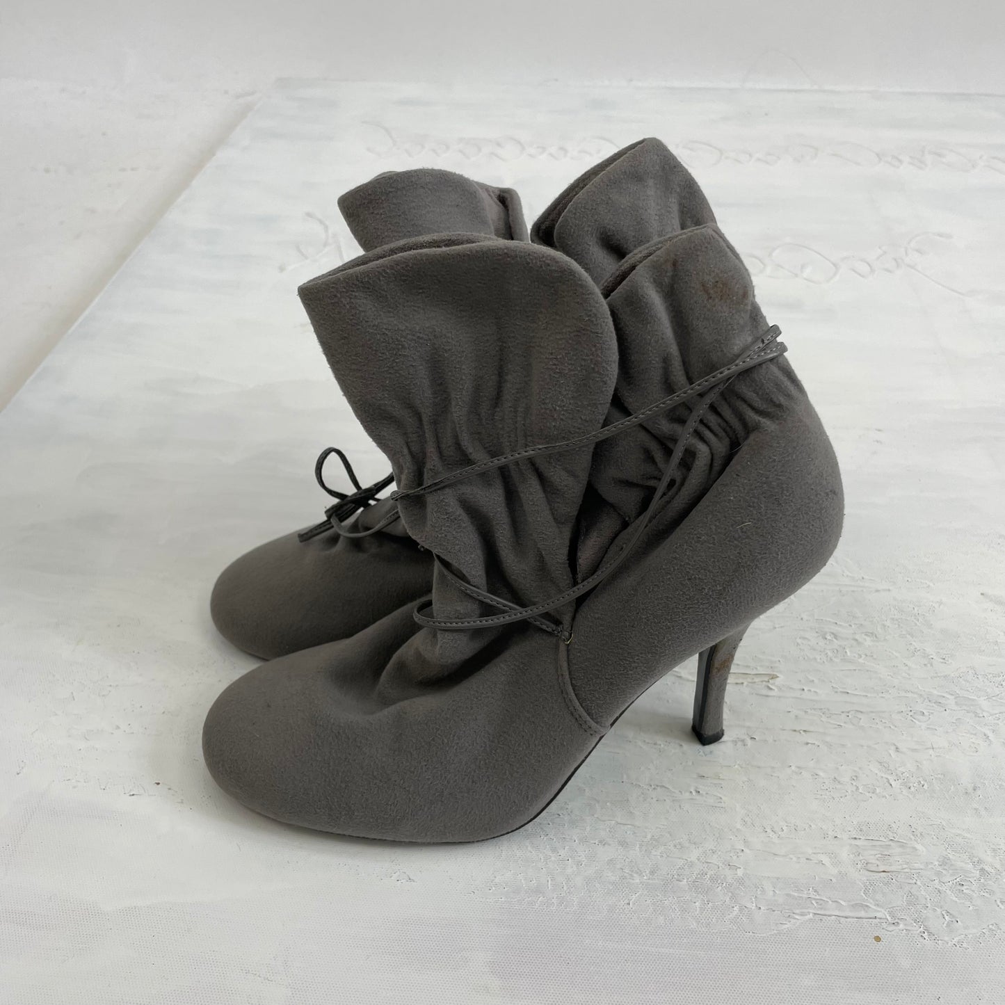⭐️90s MINIMALISM DROP | old label next grey lace up boot heels
