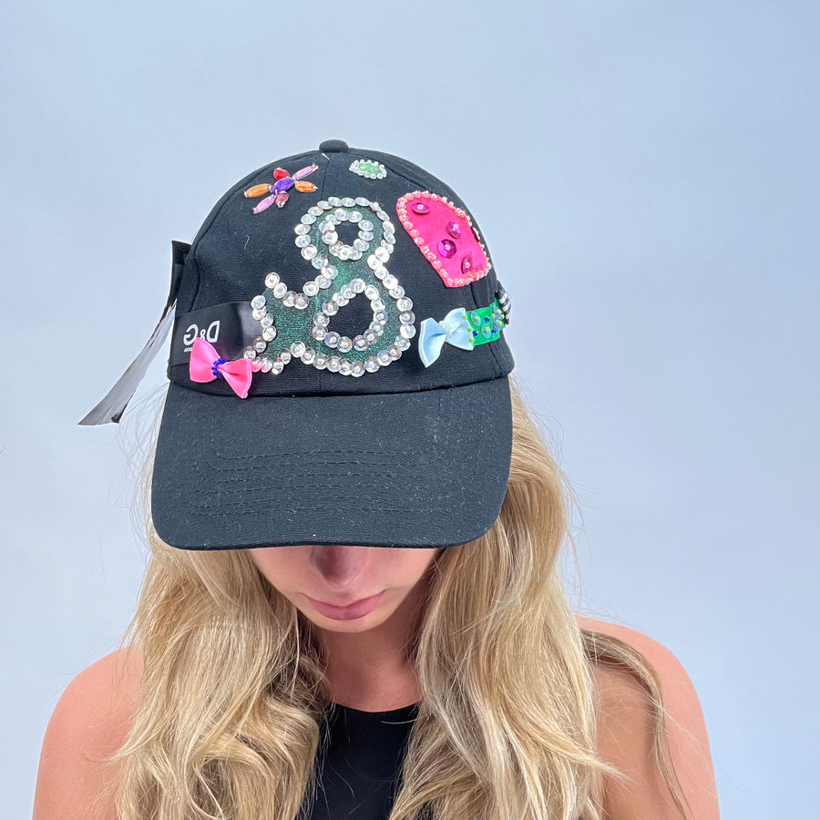 MISS remass DROP | article: casquette · détails: sequins + d&g
