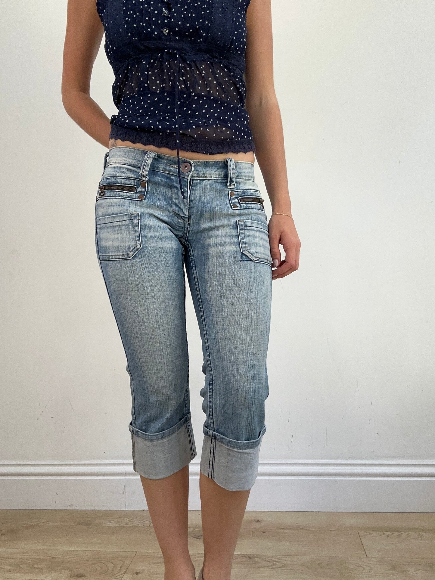 summer edit | extra small light wash capri style jeans