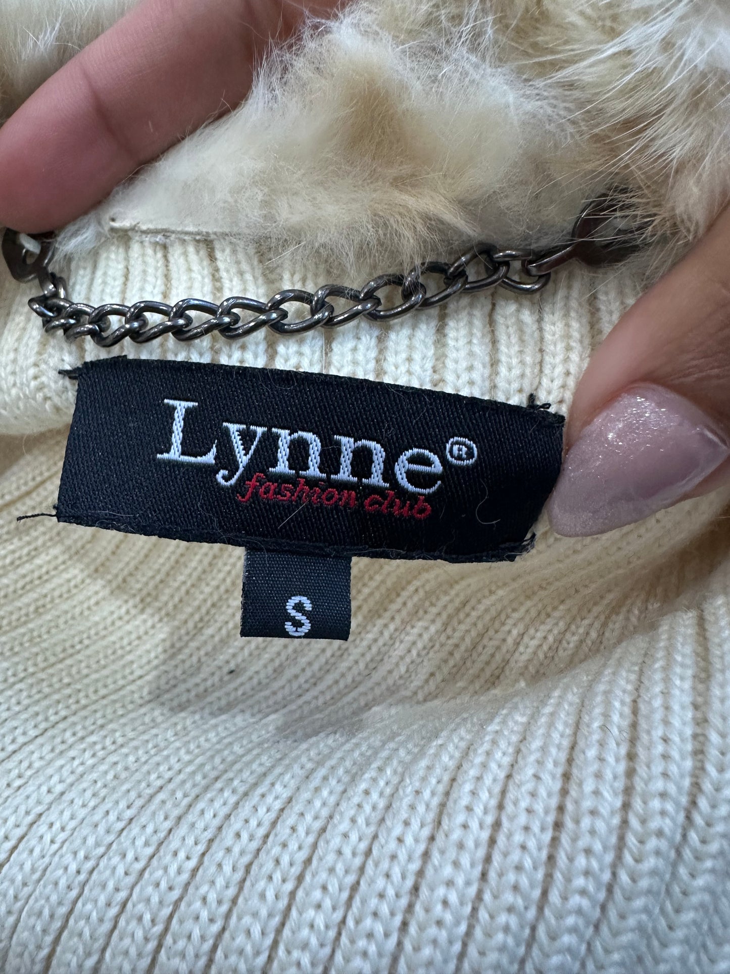 BEST PICKS | small cream fur and knit gilet