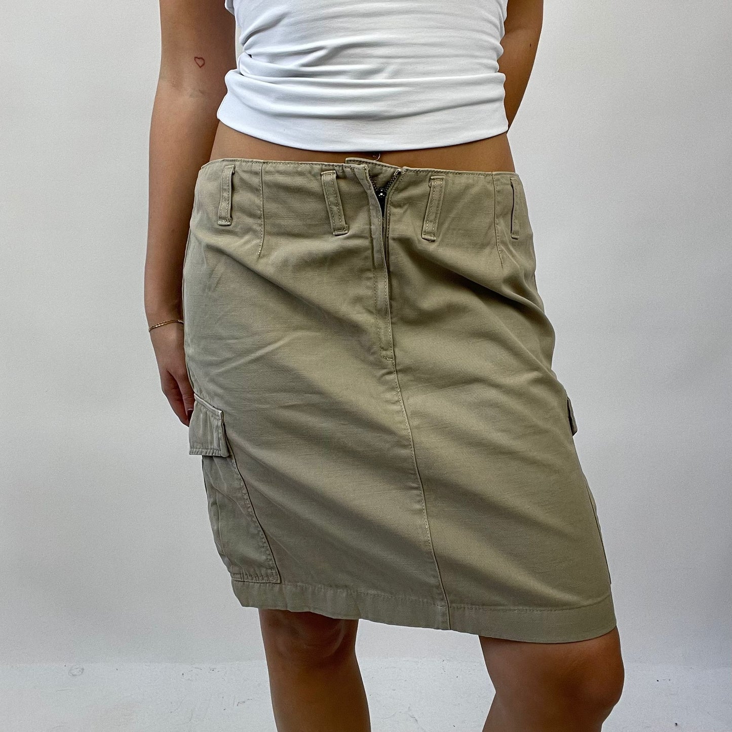 💚💻90s MINIMALISM DROP | small beige cargo midi skirt with big pocket details