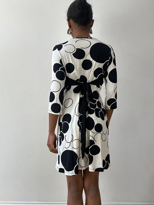 vintage edit twenty-seven | taille: S · couleur: noir + blanc · article: robe · détails: pois + longueur mini