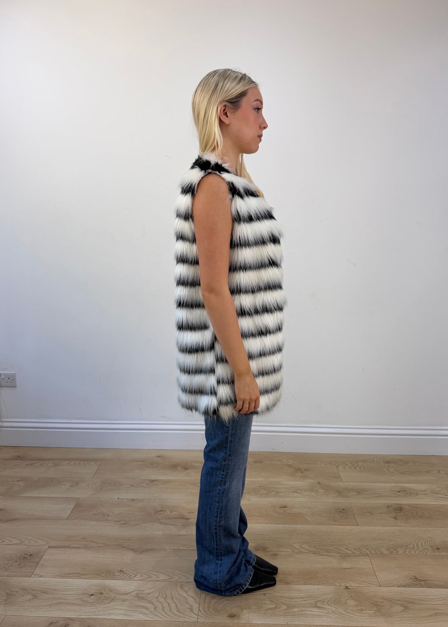 medium white and black faux fur gilet