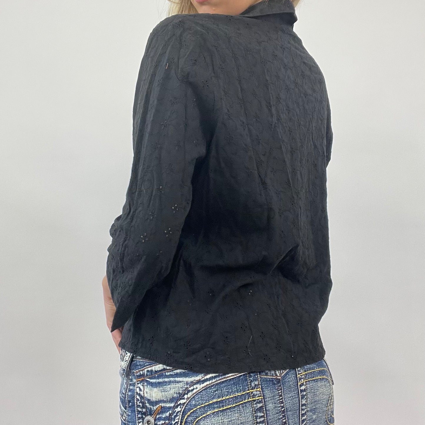 JEANS AND A NICE TOP DROP | small black broderie shirt