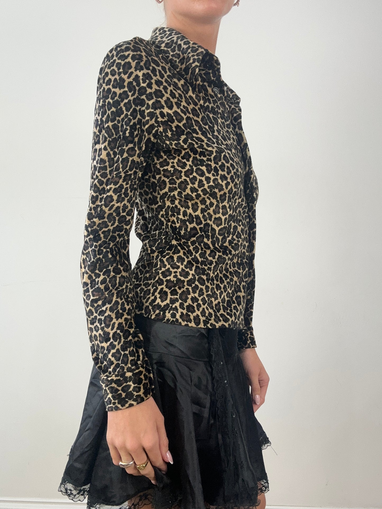 💻HALLOWEEN | medium brown leopard print long sleeved shirt