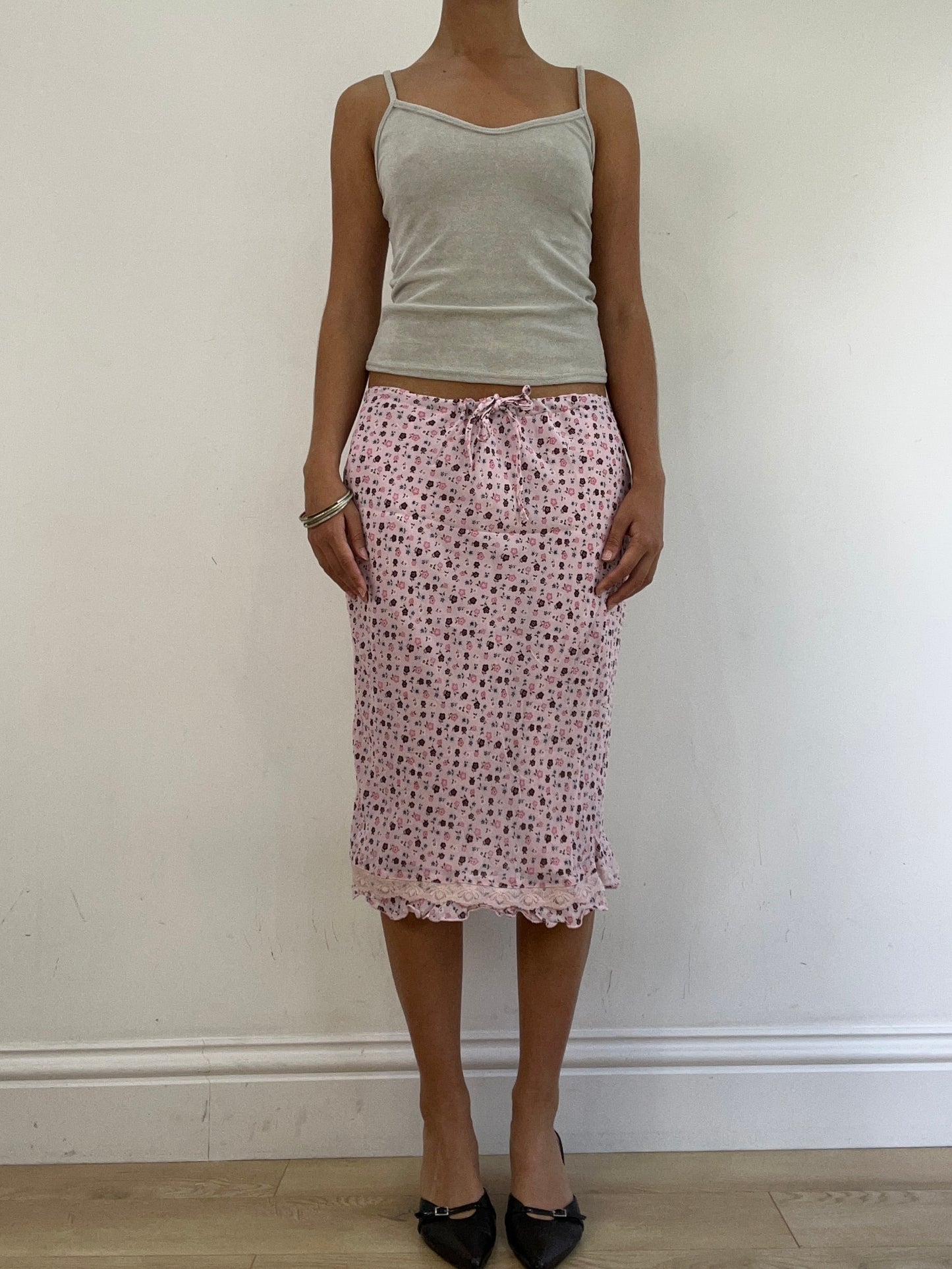 VINTAGE PICKS | small white floral patterned midi skirt